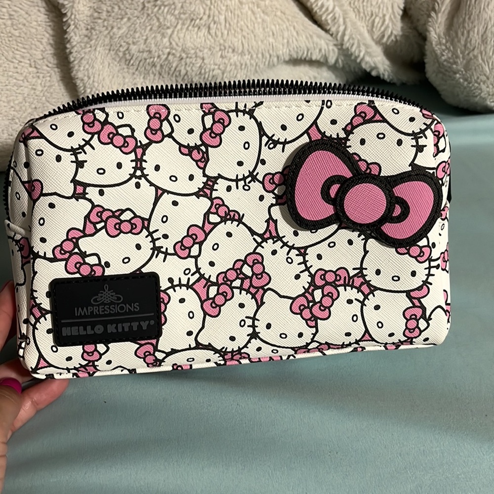 Hello kitty makeup bag - Picture 3 of 4